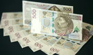 Pięćsetzłotowe banknoty z wizerunkiem króla Jana III Sobieskiego. Królowie na banknotach symbolizują bogatą historię Polski.