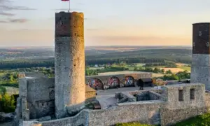 Zamek w Chęcinach - fascynująca historia i tajemnice Królewskiej Warowni