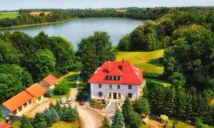 Pałac Pozorty - zabytkowy relaks w sercu Warmii nad jeziorem Pozoryty