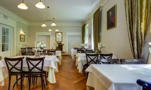 Biały Pałac Palczew: ekskluzywny wypoczynek w zabytkowym hotelu pod Warszawą