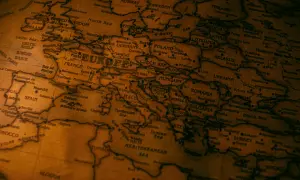 Mapa Europy z zaznaczoną Polską, przypominająca o trudnych czasach, jak pierwszy rozbiór Polski data.