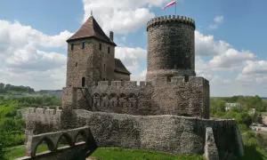 Zamek w Będzinie – Fascynująca historia i tajemnice średniowiecznej warowni