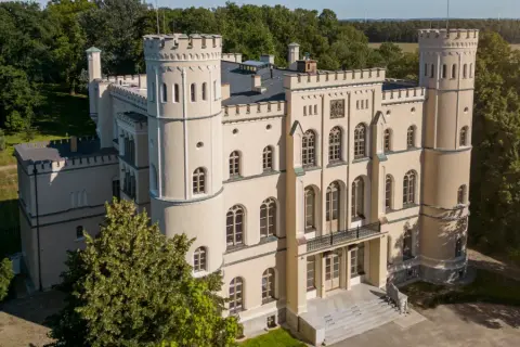Tajemnice skrywane w Pałacu w Rokosowie: Przewodnik