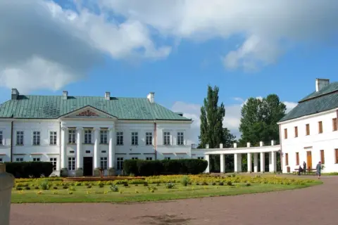 Zwiedzanie Pałacu w Kocku: historia, zabytki i architektura