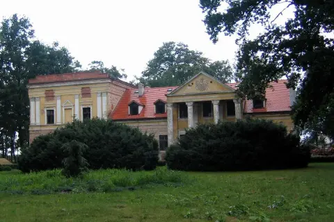 Parafia Borków Stary: Co warto zobaczyć i zwiedzić w Borkowie?