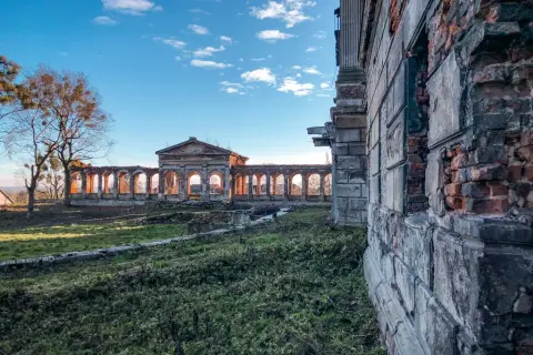 Tajemnice pałacu w Sławikowie: historia magnackiej rezydencji Eikstedtów