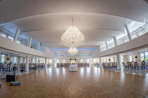 Historia Kryształowego Pałacu w Rudzie: tajemnice monumentalnej budowli