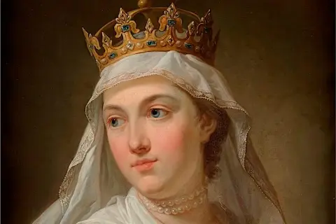 Portret kobiety z błękitnymi oczami, ozdobionej złotą koroną i perłowym naszyjnikiem. Jej głowę okrywa delikatny welon, podkreślający majestatyczne insygnia królewskie.