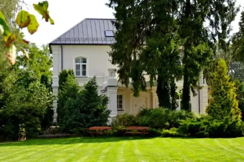 Zabuże Dwór: Najciekawsze atrakcje turystyczne w Zabużu