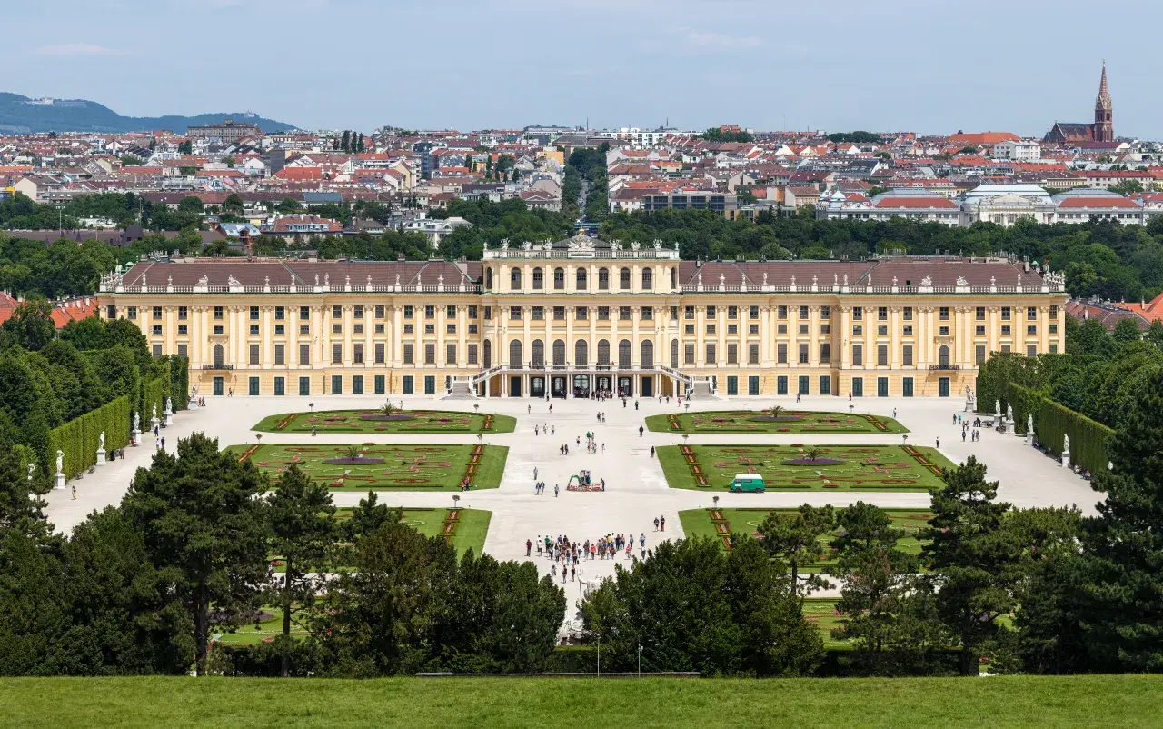 Pałac Schönbrunn w Wiedniu: najsłynniejsza rezydencja Habsburgów w Austrii