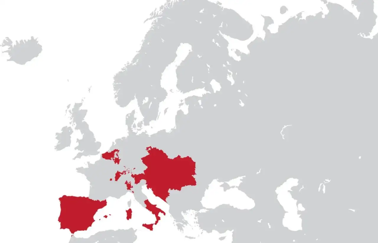 Mapa Europy z zaznaczonymi na czerwono terytoriami dawnego imperium Habsburgów.