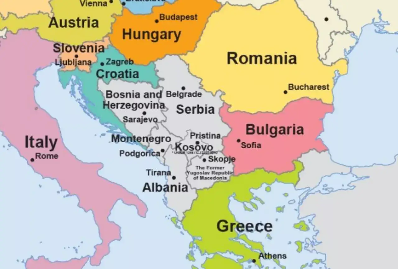 Mapa Bałkanów. Czy Serbia jest w Unii? Na mapie widać Serbię, obok Chorwacji i Węgier, ale nie jest ona zaznaczona jako członek UE.