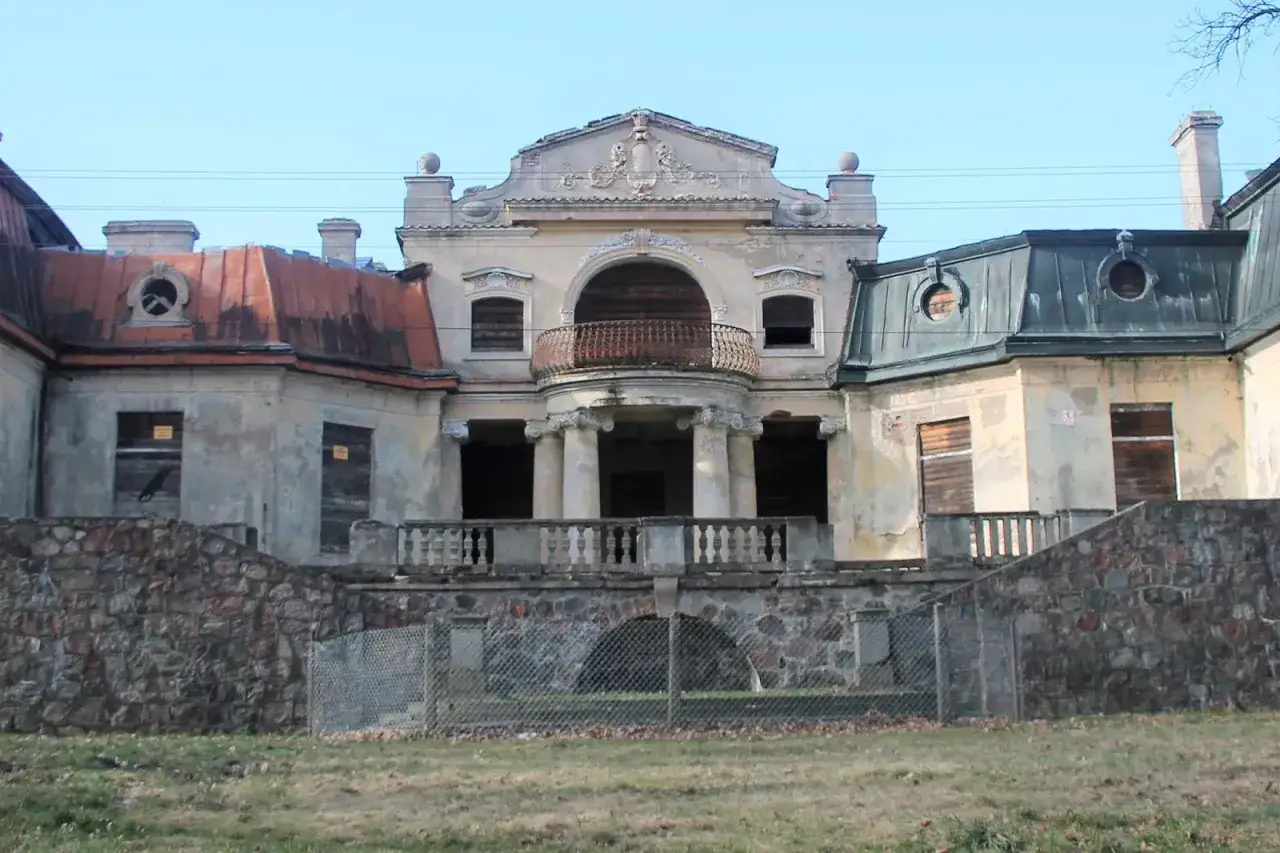 Zdjęcie Pałac w Bratoszewicach - fascynująca historia zapomnianej rezydencji