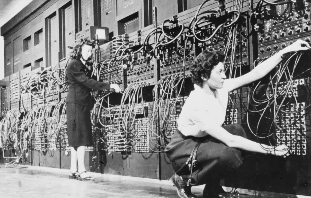 Kobiety programujące ENIAC, pierwszy komputer elektroniczny.
