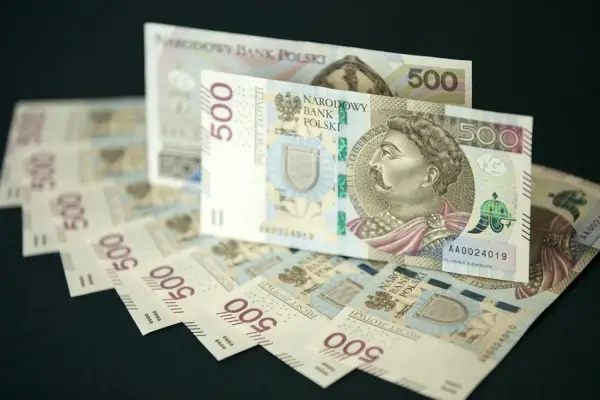Pięćsetzłotowe banknoty z wizerunkiem króla Jana III Sobieskiego. Królowie na banknotach symbolizują bogatą historię Polski.